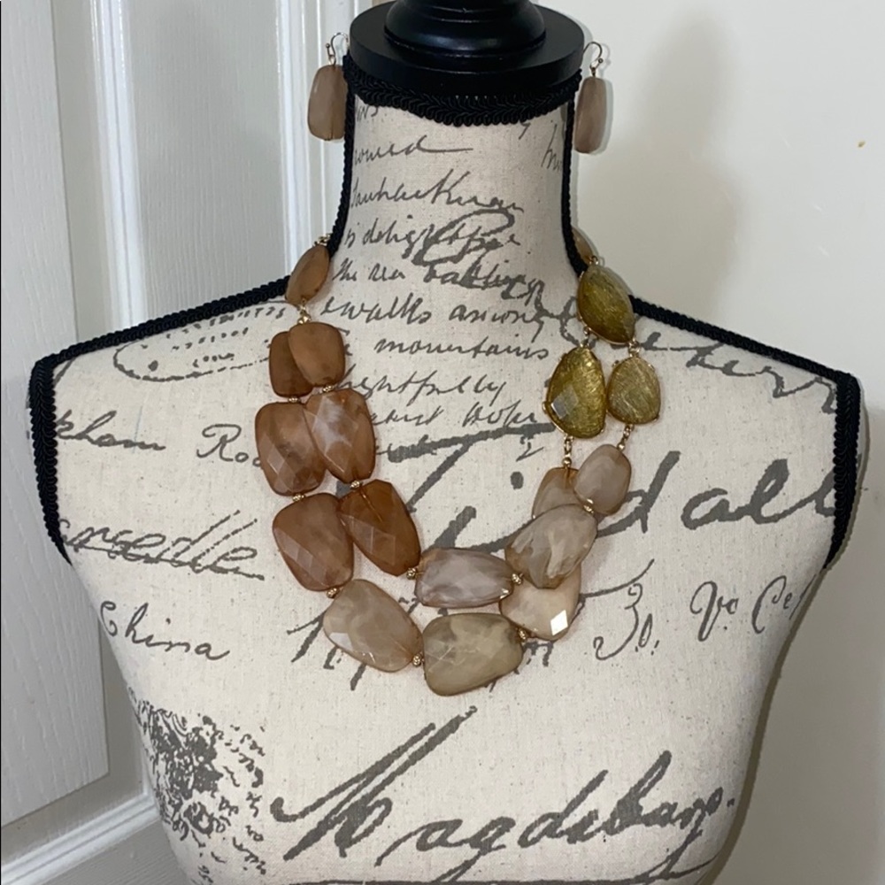 Earring and necklace set